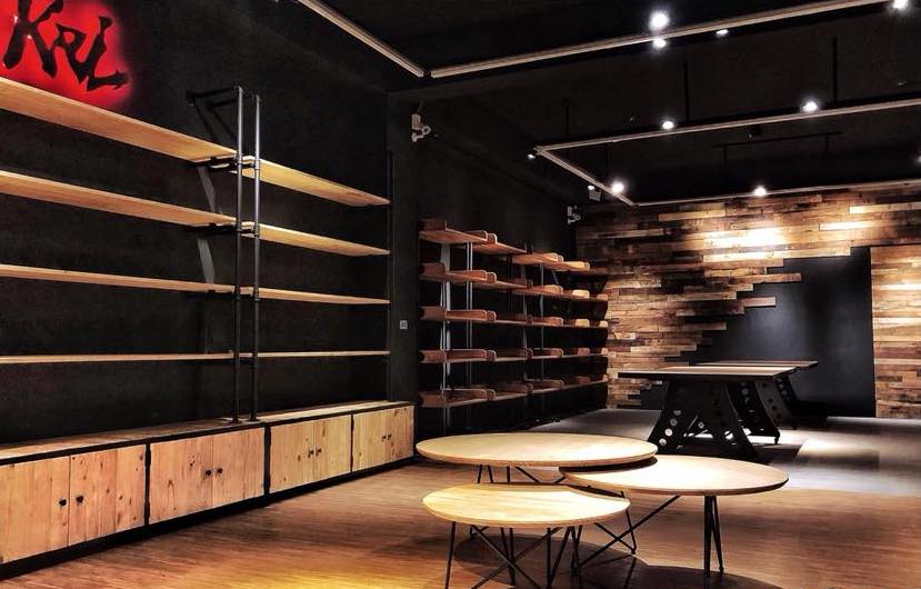 桃園私宅｜鐵件層架與工作桌