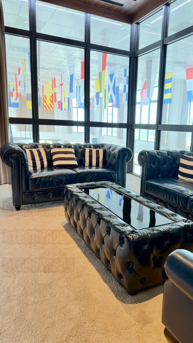 新北淡水｜海洋遊艇俱樂部：Chesterfield Style B 沙發套組，Navy 海軍藍，180×90×82cm，進口頭層牛皮&人造皮