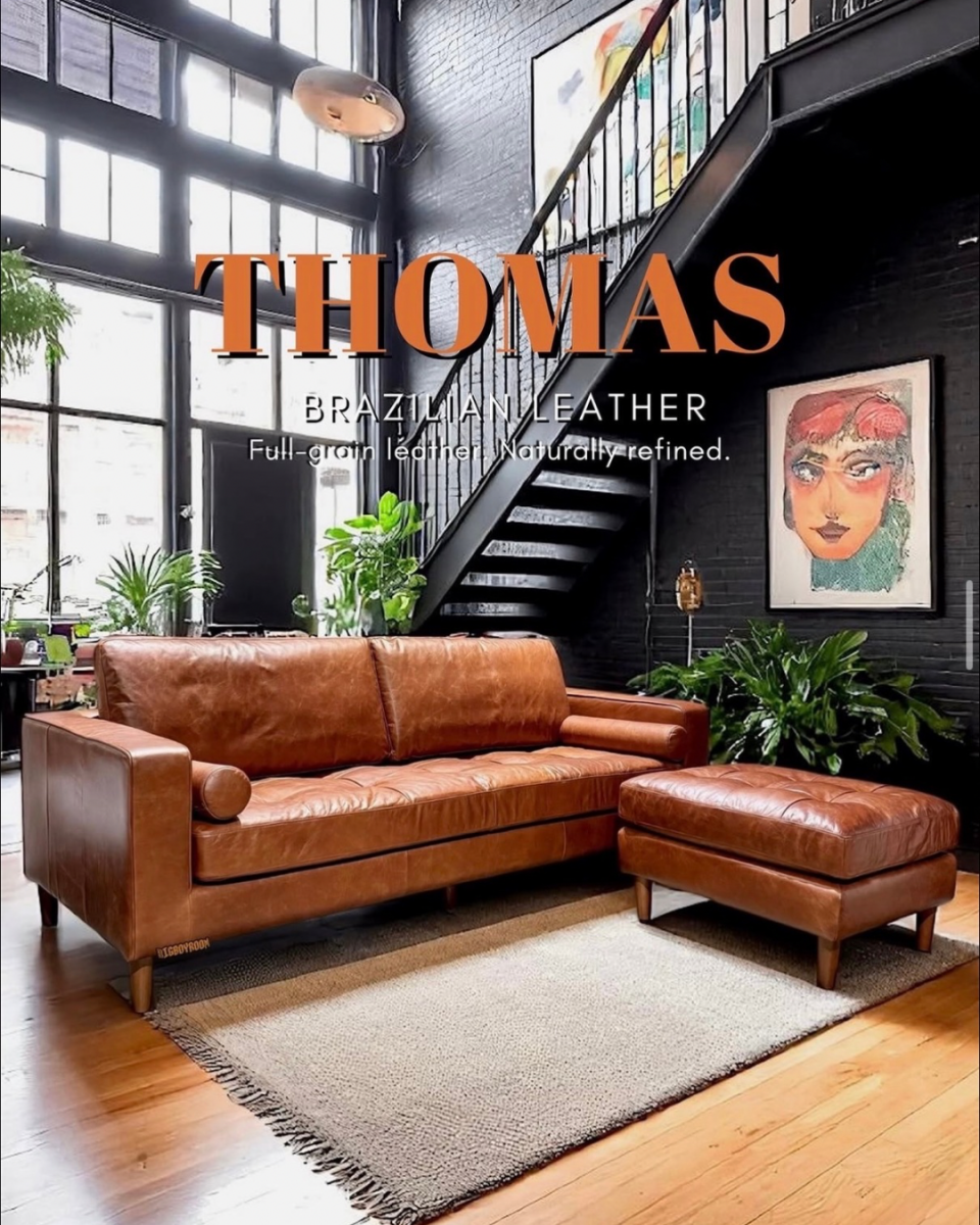 Thomas Brazilian Leather 美式經典全牛皮沙發形象圖，復古棕色皮革搭配黑色挑高工業風空間與綠色植栽，演繹極致質感的 Loft 居家美學。